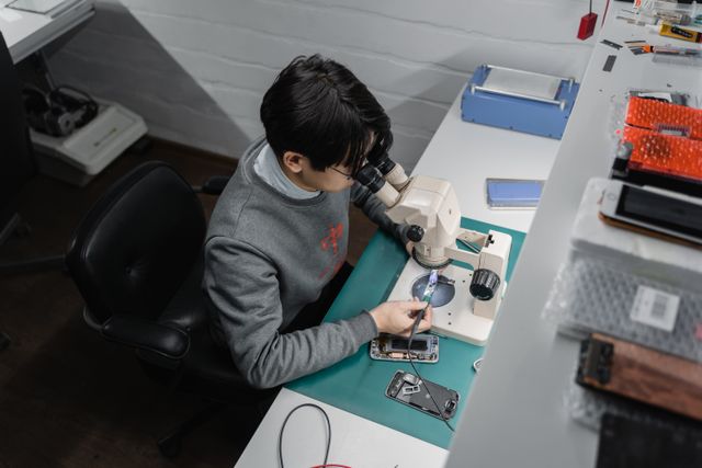 Using AI Tools to Make Tech Device Repair Services Faster, More Accurate, and Easier to Manage